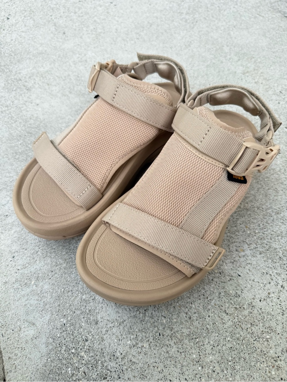 TEVA  HURRICANE AMPSOLE VOLT PLATFORM SANDALS. Sesame. WOMEN US 7. Men’s US 5.